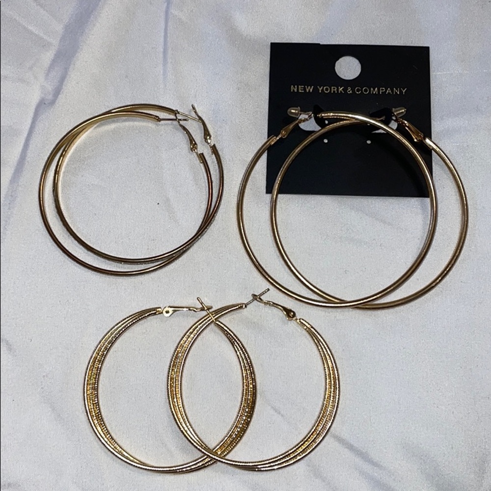 🔵3/$25 NY&Co Gold Hoop Earrings Set